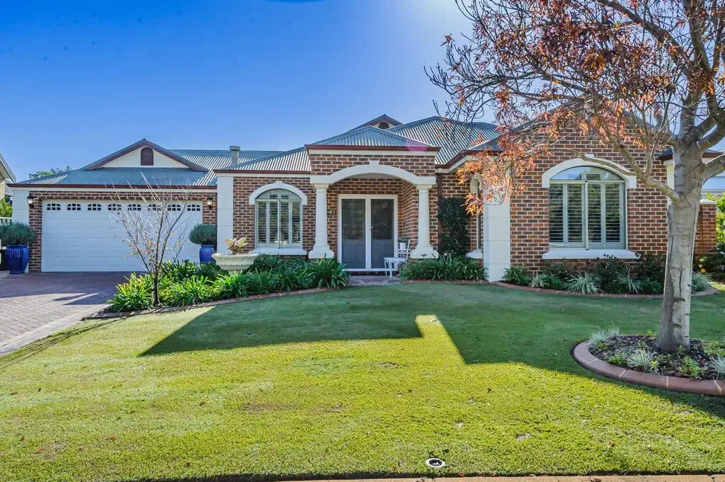 12 Chatsworth Gate, Canning Vale, WA 6155