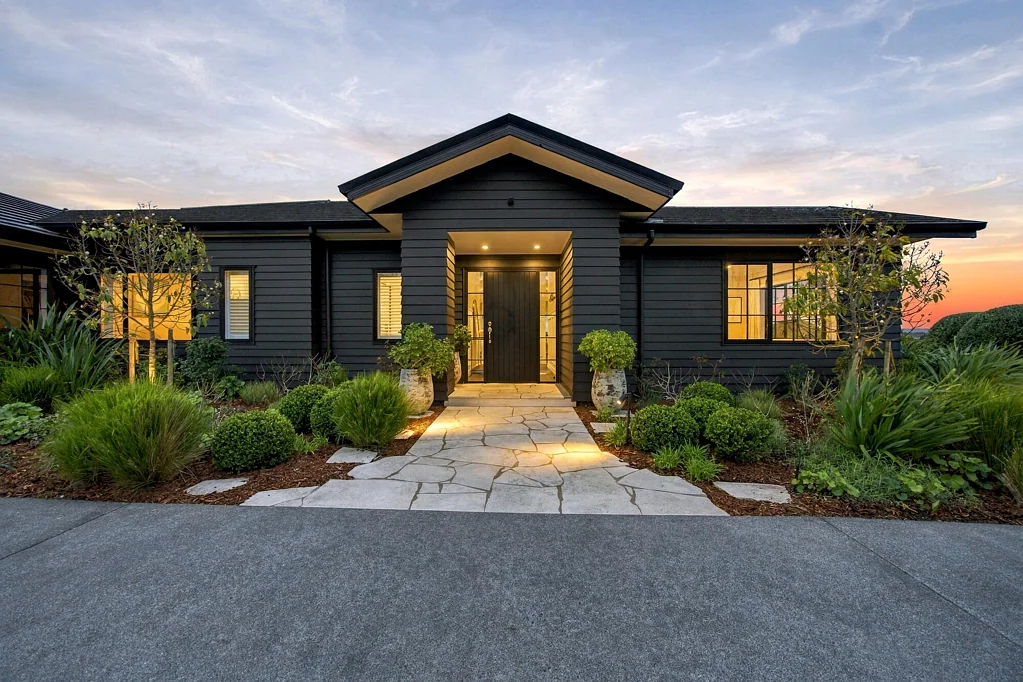 Pukekohe 4 Bedroom Modern country sophistication