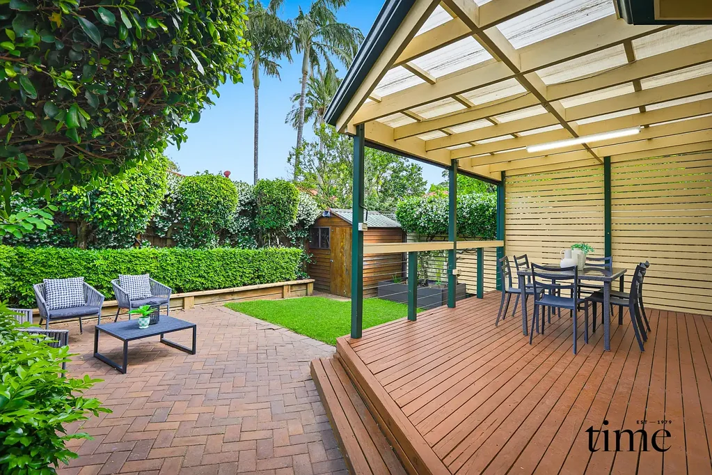 Russell Lea 3Phòng ngủ Timeless Elegance Meets Modern Family Living