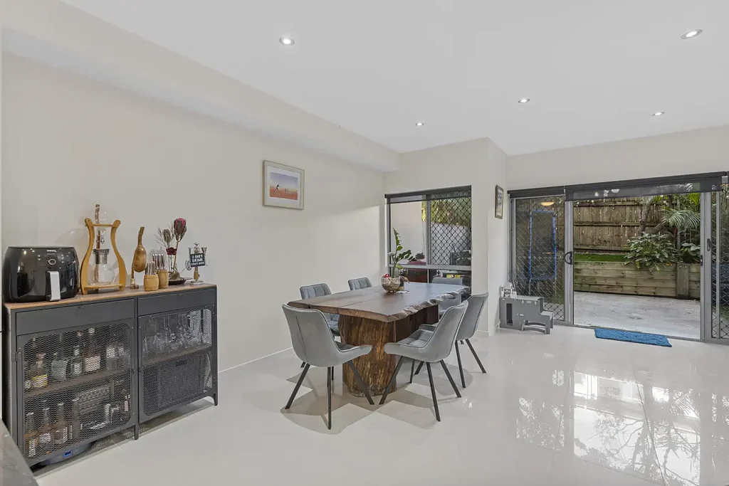 Annerley 3房 精品小区 - 宽敞设施齐全的联排别墅 Boutique Complex - Spacious Well Appointed Townhouse