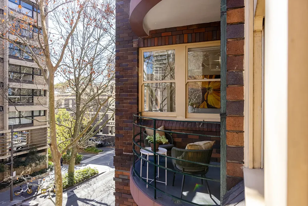 Potts Point 1房 标志性的 Macleay Regis 建筑中的装饰艺术宏伟气派 Art Deco grandeur in the iconic Macleay Regis