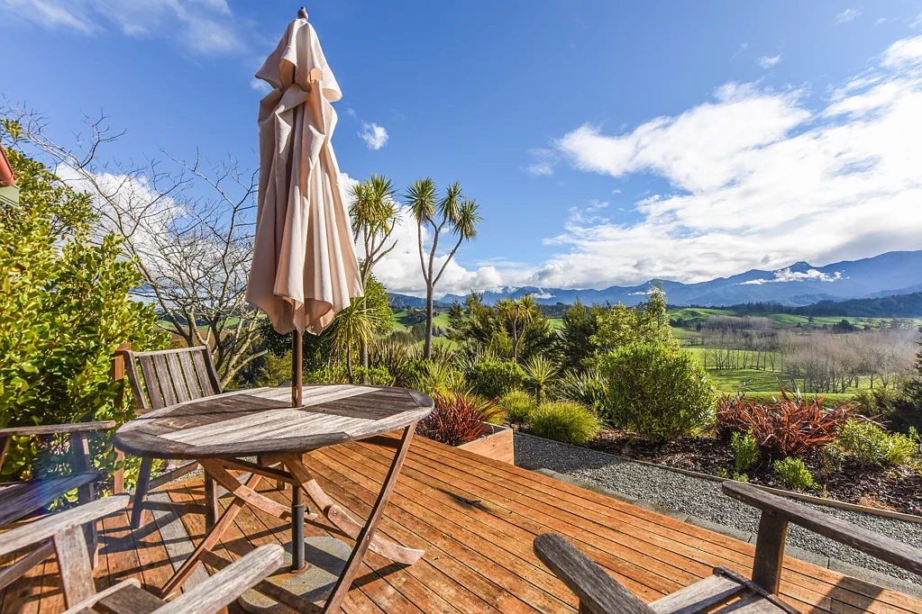 Ngatimoti 3房  Off-Grid Lifestyle with Mountain Views