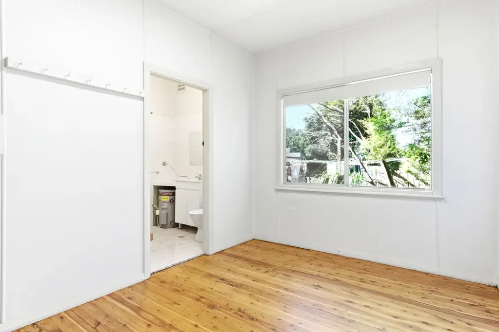 Lovely Unit – Minutes’ Walk to the Water and Shopping Centre