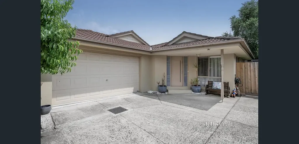 Family Home In The Mckinnon School Zone
