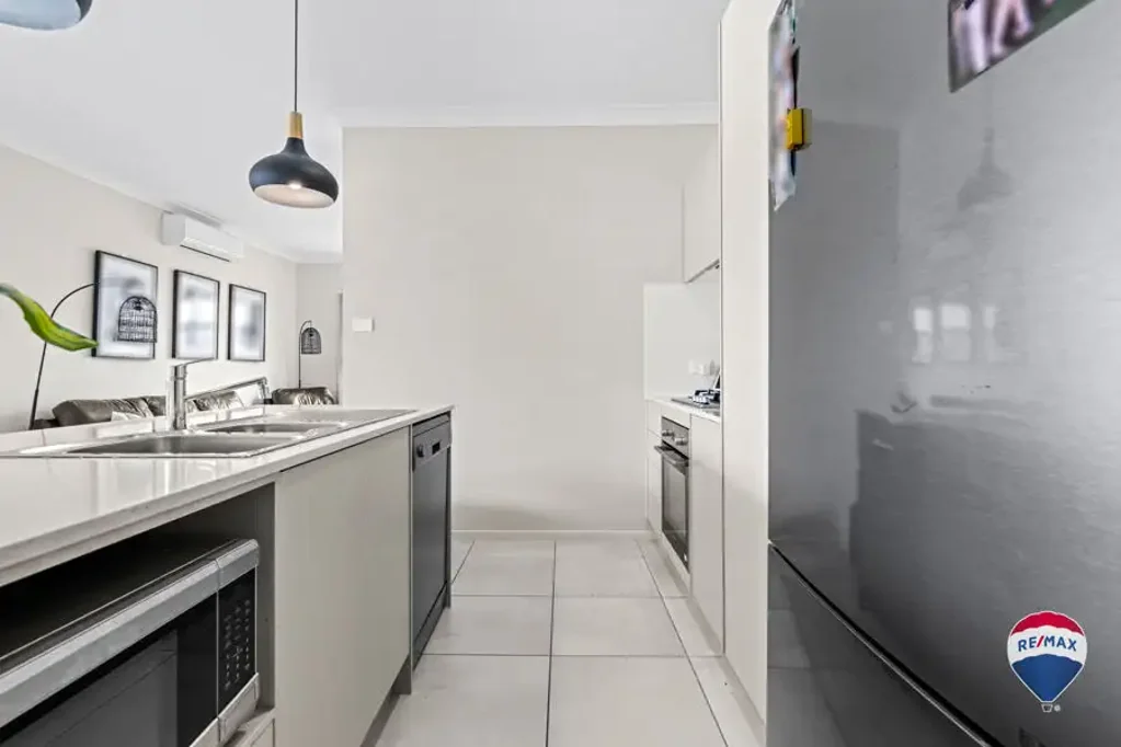 Heddon Greta 4房  INVESTORS 4 BEDROOM like brand new! Granny Flat Potential STCA 592m2