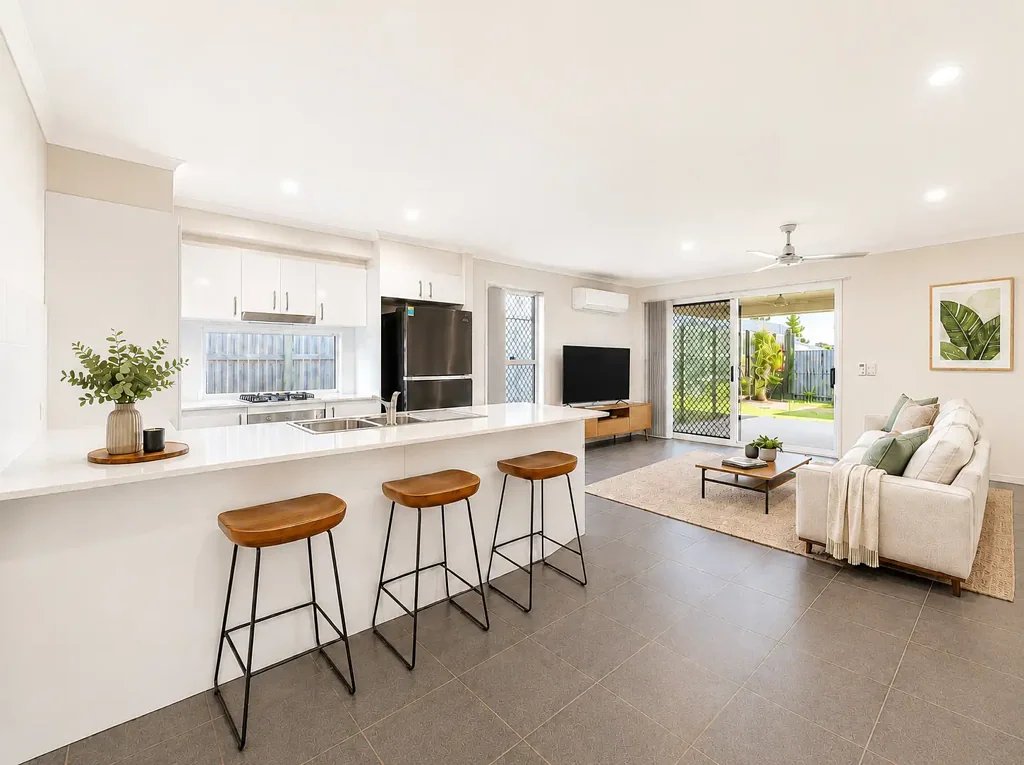 Griffin 4房 The Shores Estate宁静位置 375㎡围栏地块 超大后院 现代厨房石台面 四卧带衣柜 主卧步入式衣帽间 双车库 面向绿色空间 Family Home Opposite Green Space - Vacant & Ready for Immediate Move-In