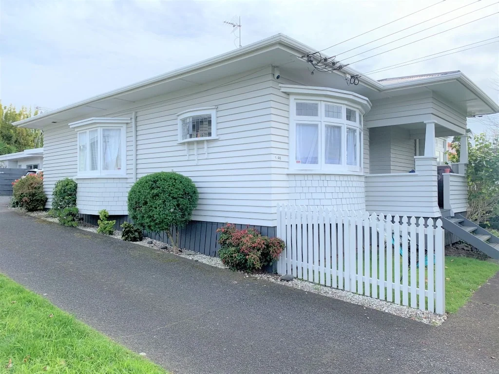 Renovated character bungalow in sunny quiet location