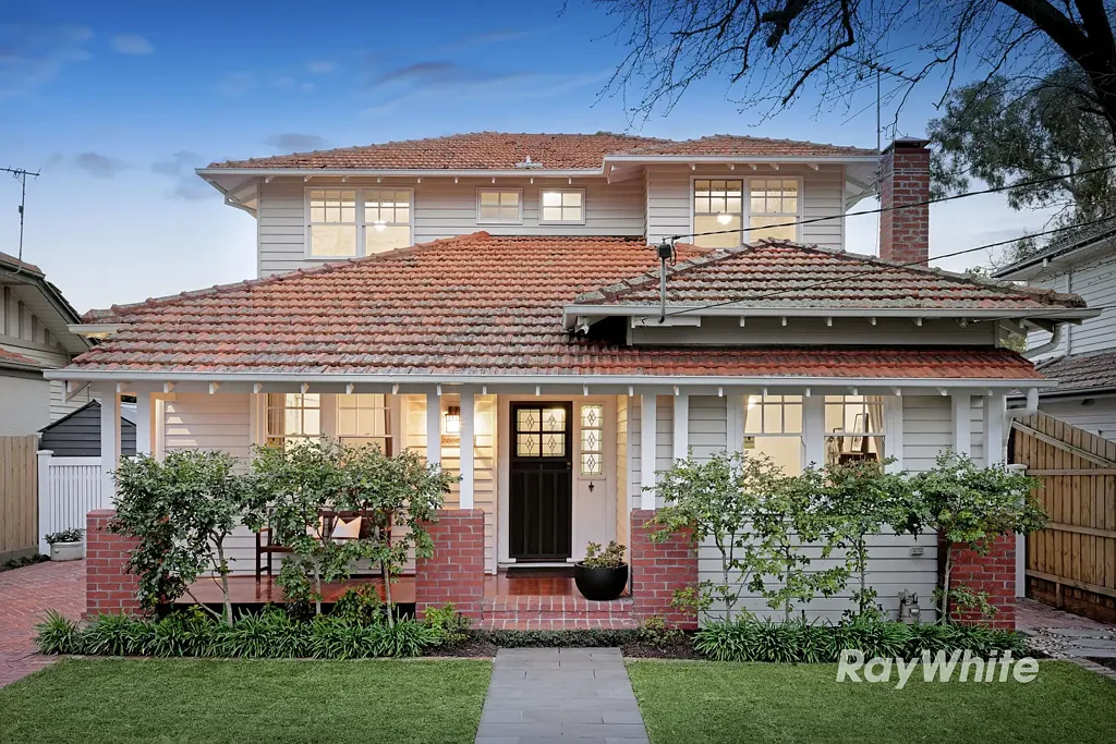 Hughesdale 4ਬੈੱਡਰੂਮ Period Charm Meets Family Functionality in Hughesdale's Finest Pocket