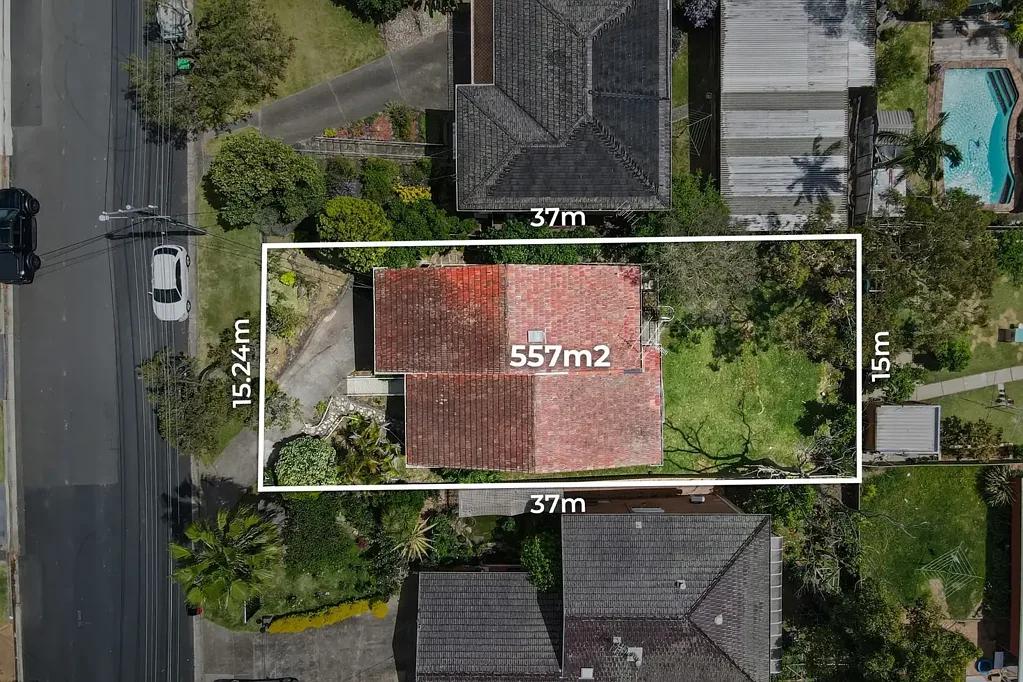 Condell Park 3房 557㎡宽幅地块 临街15.24m 潜在双拼开发 STCA 紧邻学校商店交通 Renovators Delight, Development Potential, Quiet Location