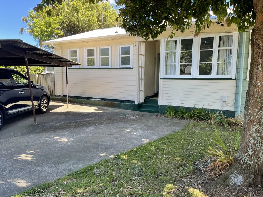 2 bedroom duplex with big backyard
