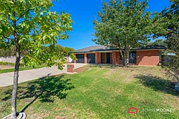 17 Kimba Drive, Glenfield Park