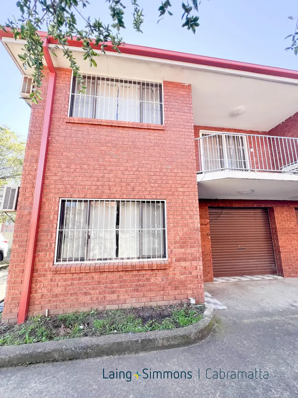 FAMILY FRIENDLY TOWNHOUSE - GREAT LOCATION