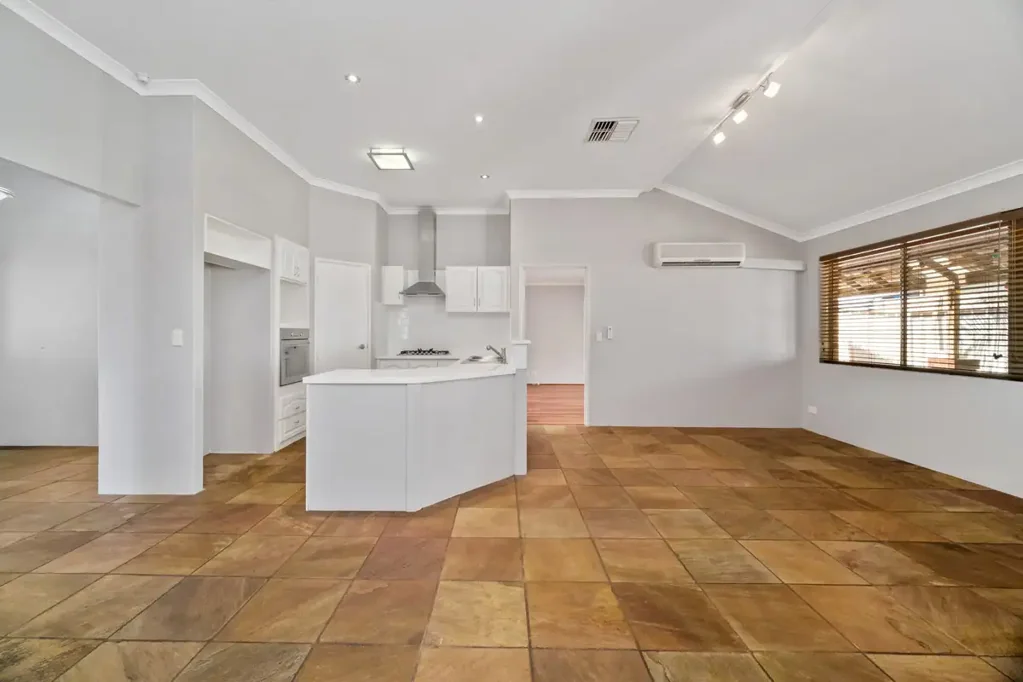 LARGE FAMILY HOME!