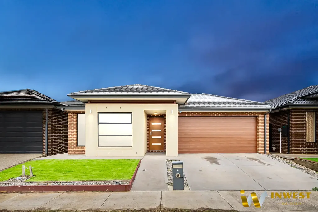 Tarneit 5 Bedroom Modern Family Home with Five Bedrooms in Tarneit