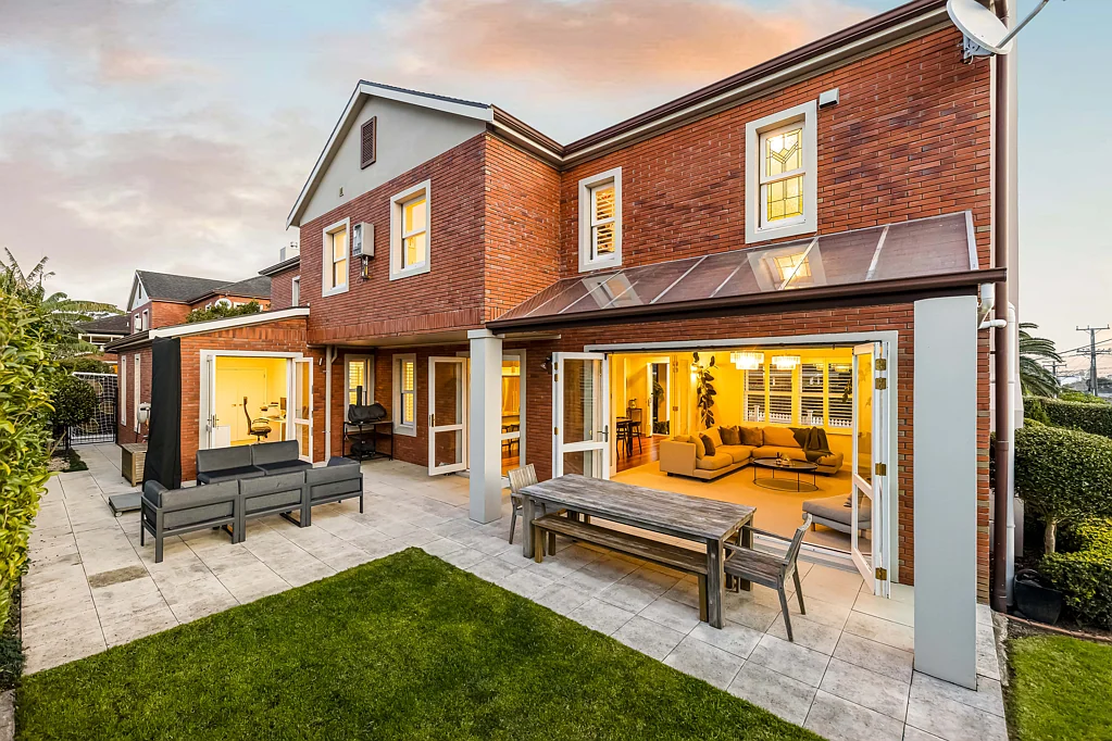 8 Hororata Road, Hauraki, North Shore City, Auckland