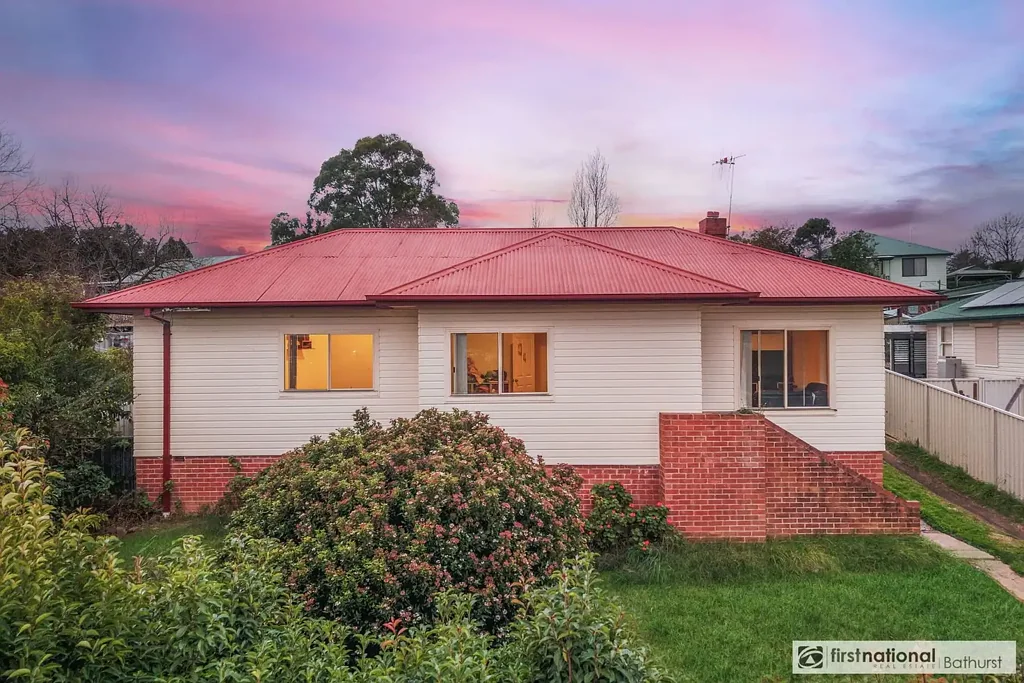 West Bathurst 3ห้องนอน Elevated Home with Second Dwelling Potential