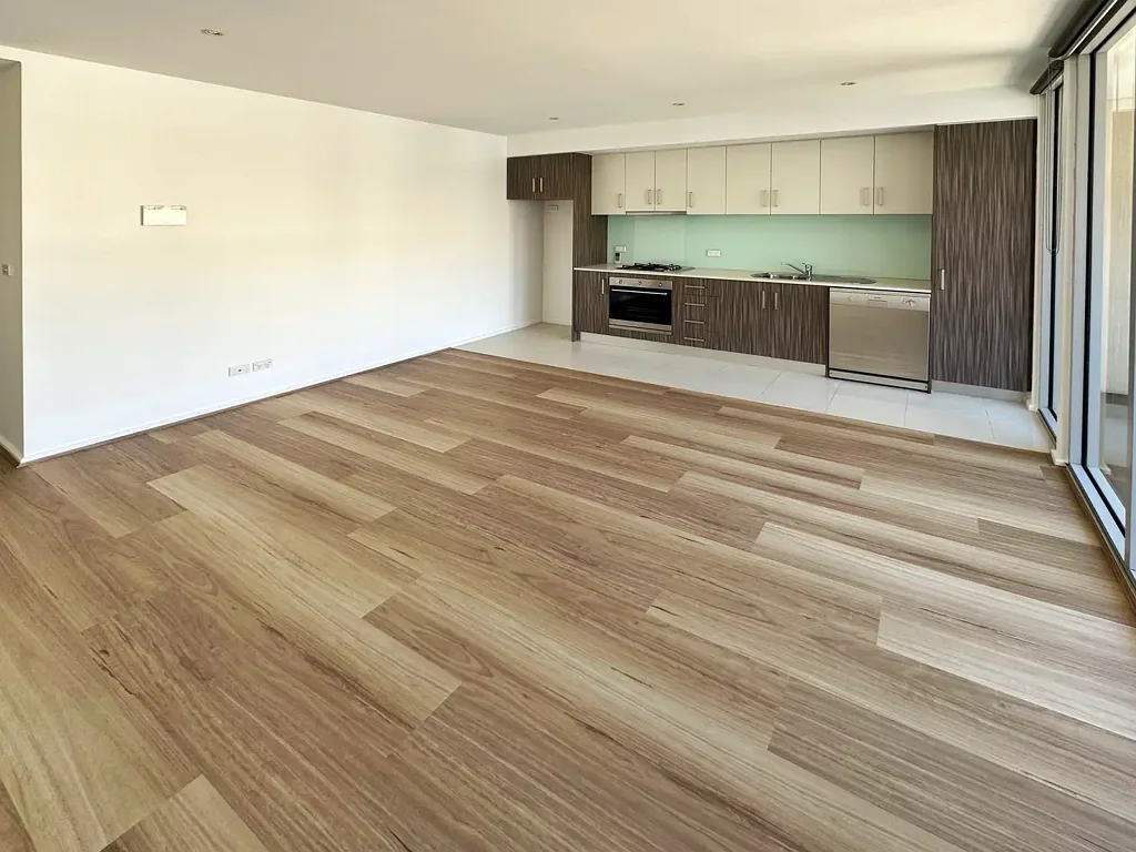 South Yarra 1房 新近翻新 现代厨房 宽敞明亮 私人卧室 现代浴室 遮盖阳台 私人停车位 安全大堂 NEW YORK STYLE APARTMENT IN THE HEART OF SOUTH YARRA
