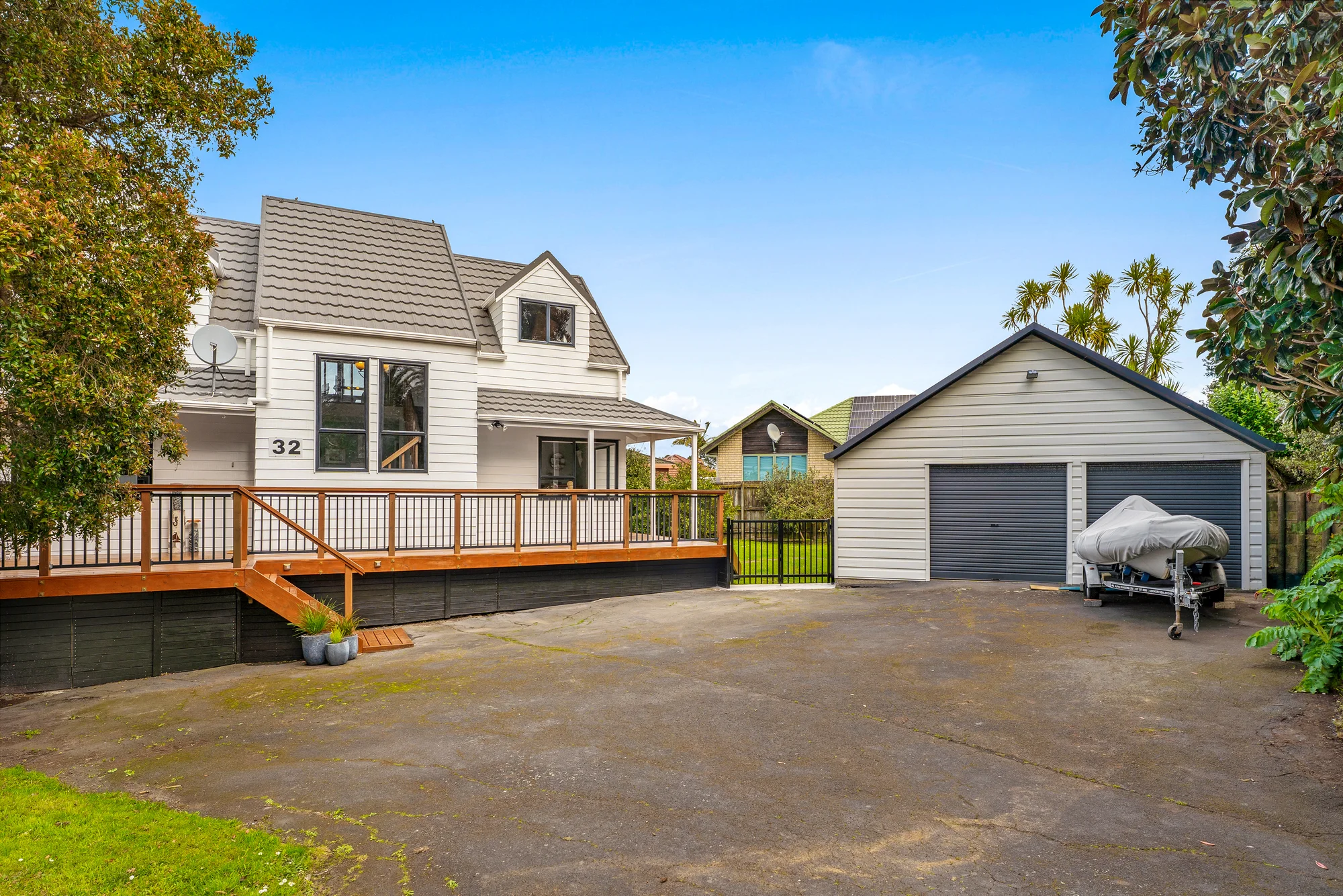 Gulf Harbour 3कमरा Cast Your Eyes this Way: Charm & Space on 903m2