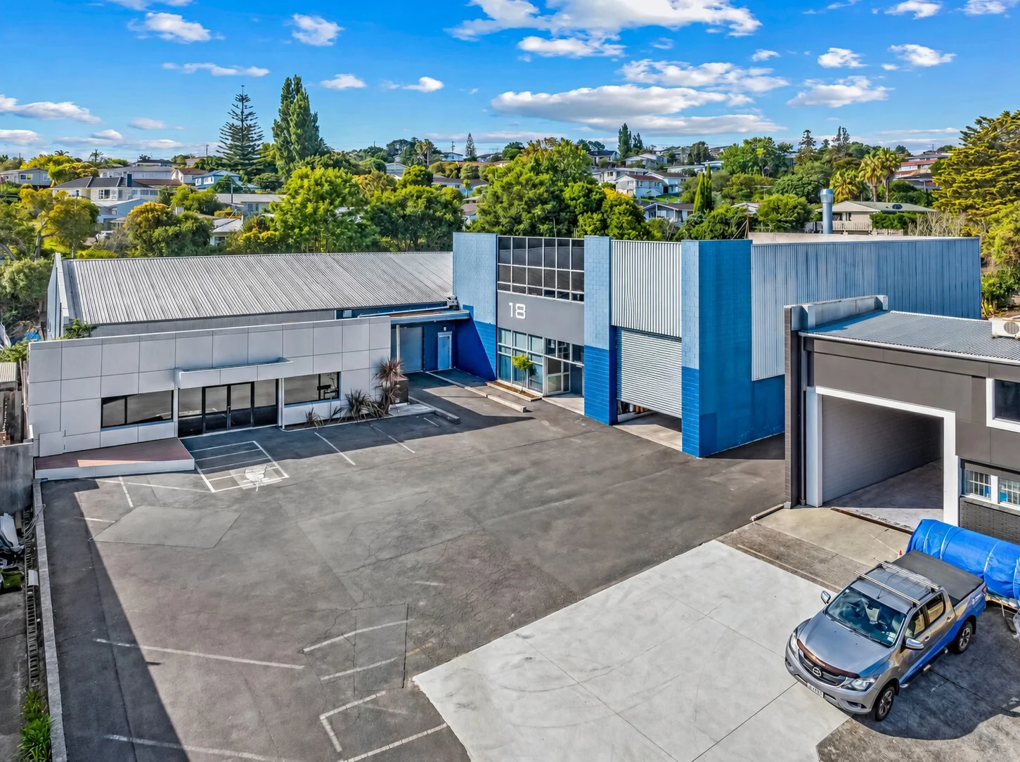 Hillcrest 1,369sqm industrial with surplus yard space