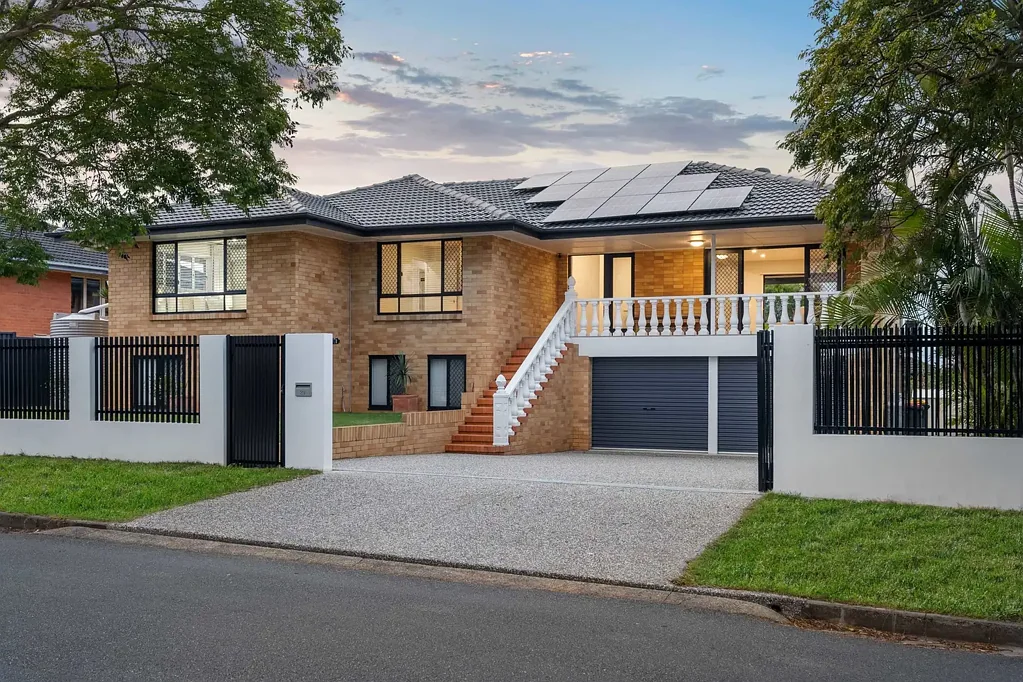 Mansfield 6 Bedroom Dual Living Renovated Retreat with Breathtaking Views