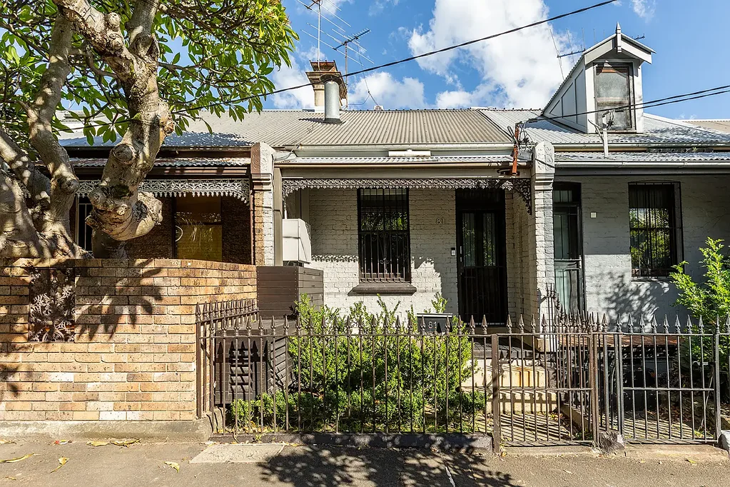 Charming Three Bedroom Terrace with Two Bathrooms, Parking for Two & Private Courtyard