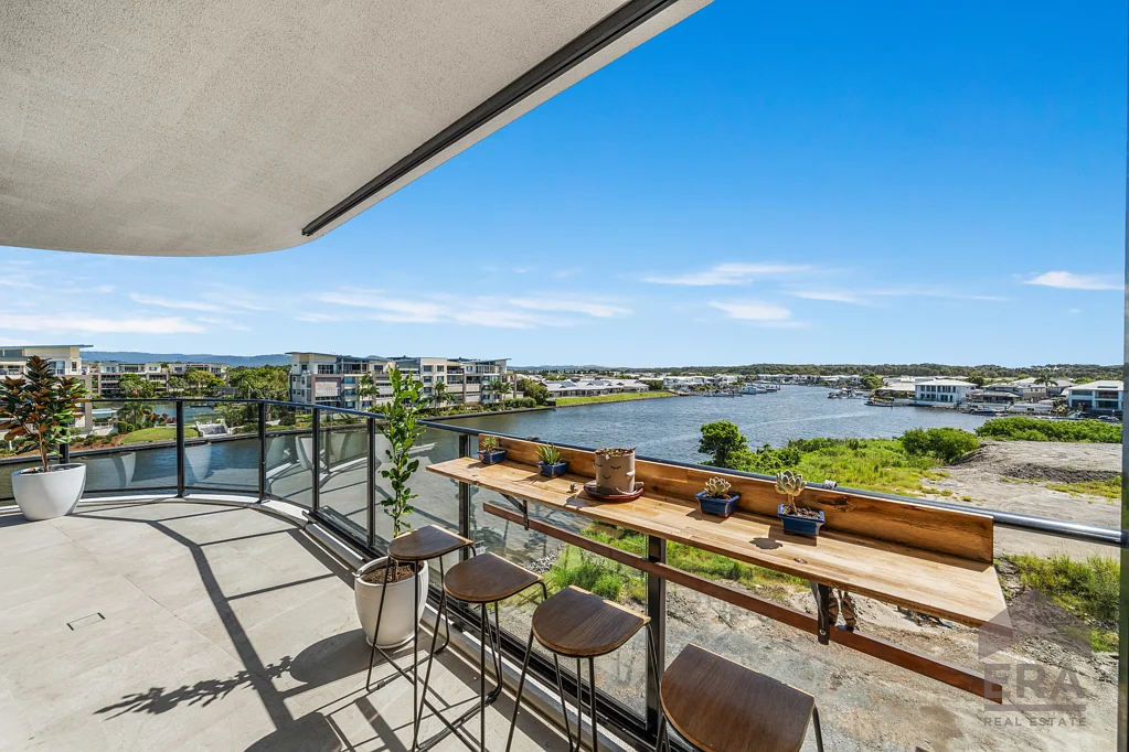 Hope Island 3ਬੈੱਡਰੂਮ Athena Quays Luxury Sky Home Apartment 1401 Level 4,  3 Bed, 2.5 Bath, Study,
 2 Carpark, Storage Cage $1.895M  + 15 metre end pontoon $130,000