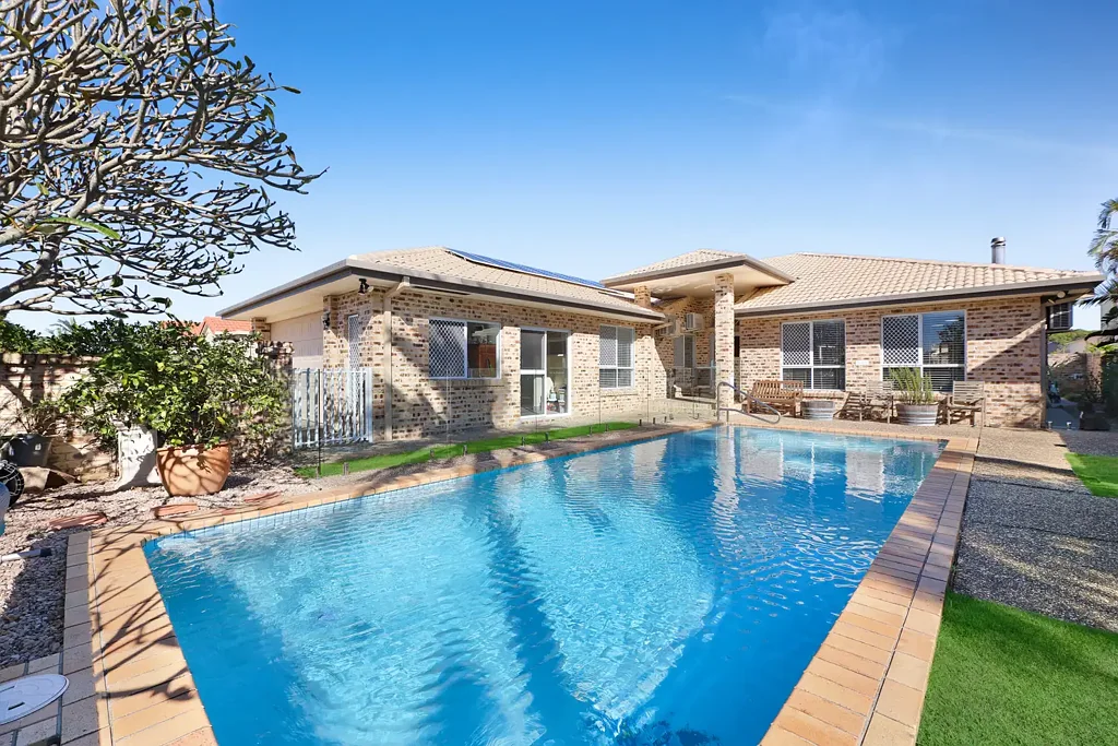 Benowa 4Kwarto Exceptional Opportunity - Quality Family Home - Must be Sold