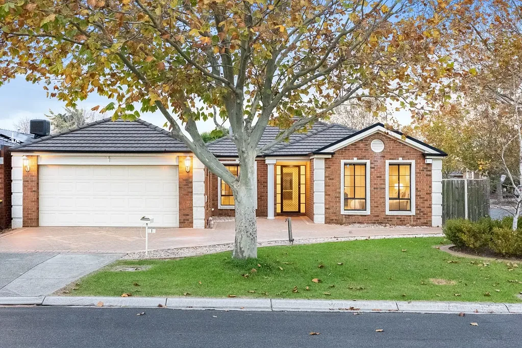 Taylors Lakes 5 Bedroom An Exceptional Family Sanctuary of Space, Style & Sophistication