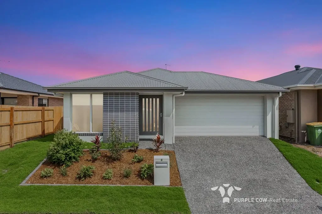 Logan Reserve 4غرفة نوم Burbank built home – 6 years young!