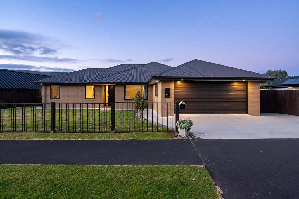 Abbotsford 4房  Sun, Space and Modern Family Living