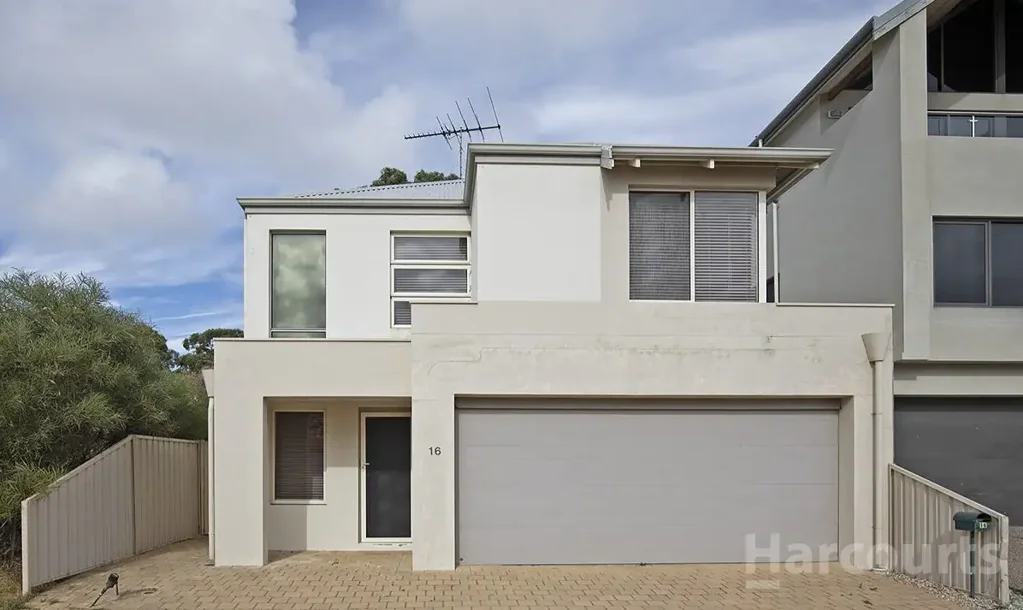 Coastal Living Just 100m from the Beach!