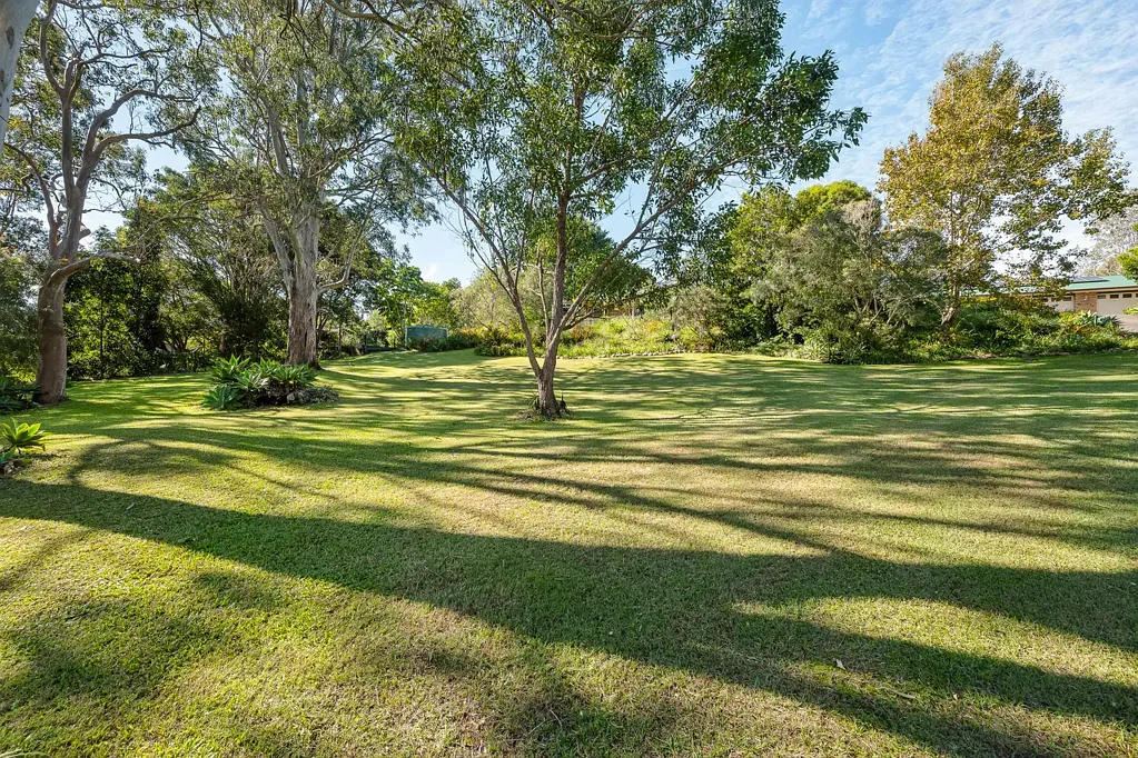 Highvale 5ห้องนอน Private Highvale acreage with stunning mountain views