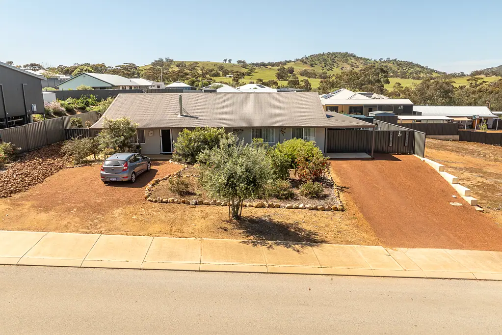 6 Rayner Loop, Nunile, WA 6566