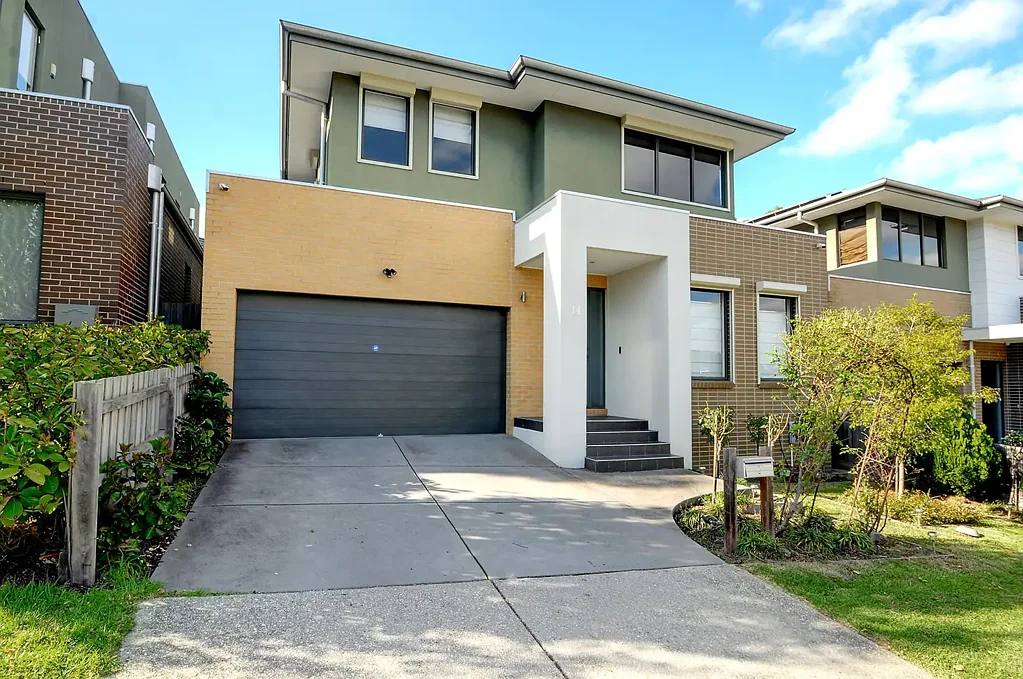 Large Four Bedroom Home Sienna Mt Waverley Estate
