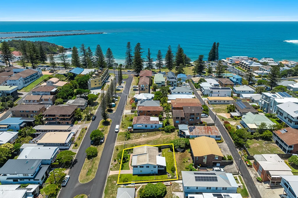 12 Beach Street, Yamba, NSW 2464