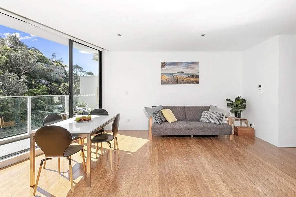 Light Filled Top Floor Apartment Moments to Manly Beach