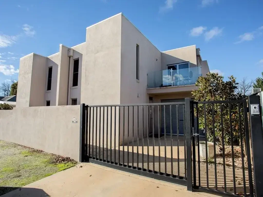 FULLY FURNISHED - AVALIABLE JUNE 2026