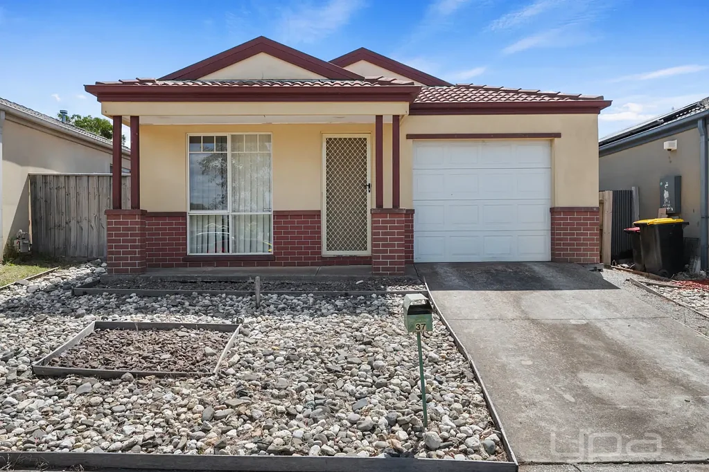 3 BEDROOM FAMILY HOME