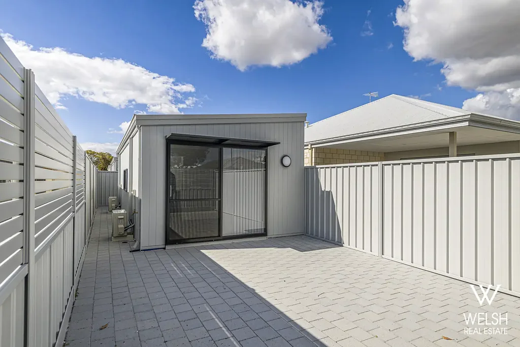 FLEXIBLE FLOOR PLAN WITH PARKING FOR ONE!