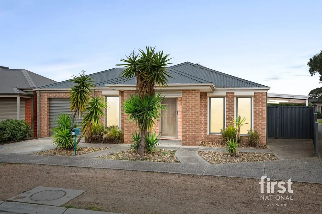 Manor Lakes 3房 位于 Manor Lakes 黄金地段的全新升级家庭住宅 Freshly Updated Family Home in a Prime Manor Lakes Location