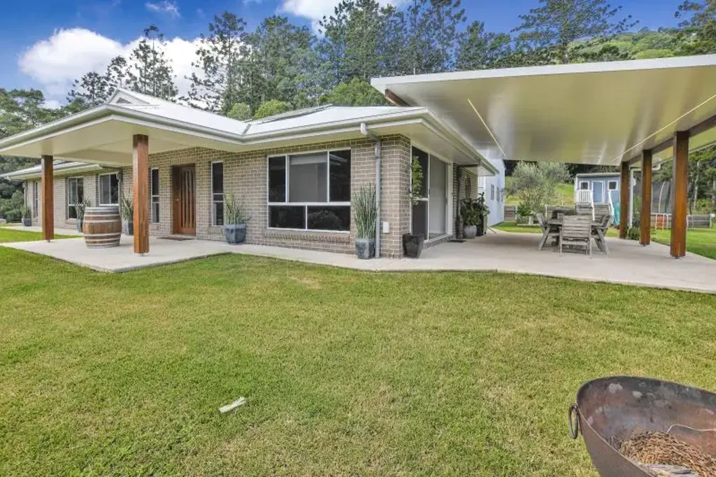 Goomboorian 4chambre Contract Crashed…. Reduced to $1,285,000 – Act Quickly