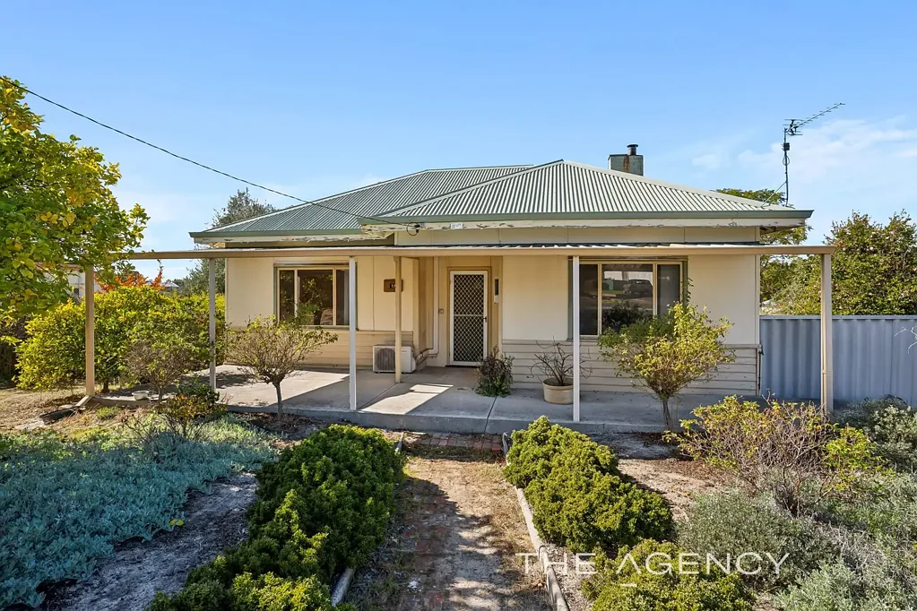 Collie 3 Bedroom Open Saturday 12:00pm