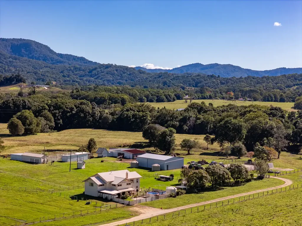 Wilsons Creek 5房  "Mountain View"  - Historic Farm House on 100 Quality Acres - First Time To Market