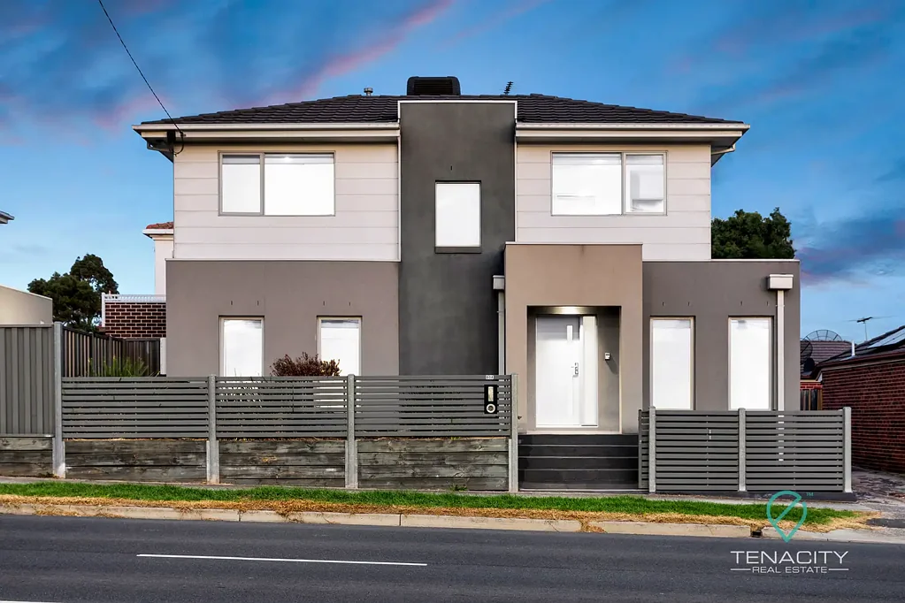 Sunshine 3 Bedroom No Body Corporate Townhouse in the Heart of Sunshine!