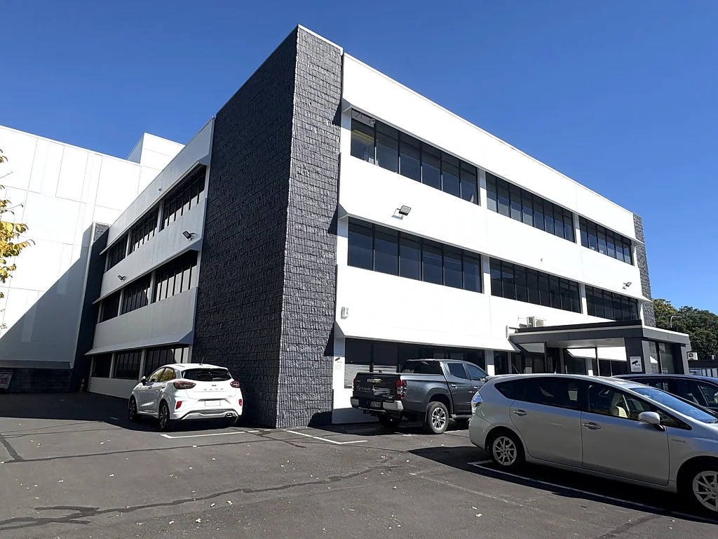 Newmarket Full-Floor Epsom Office with Ample Parking