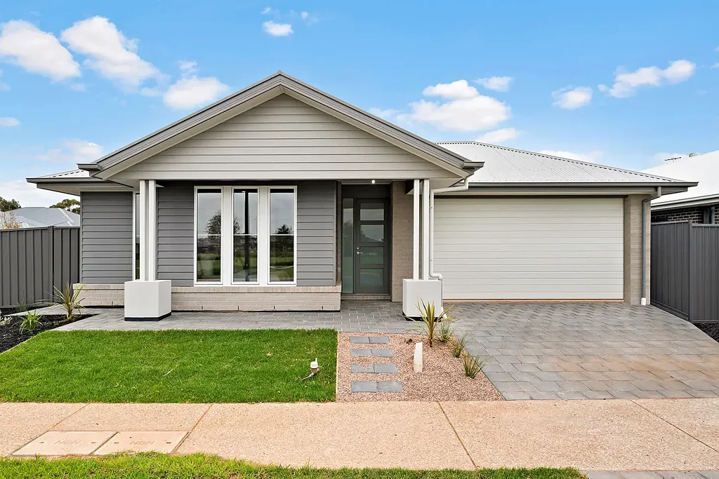 Mount Barker 5 Bedroom Brand New 5 Bedder in Bluestone