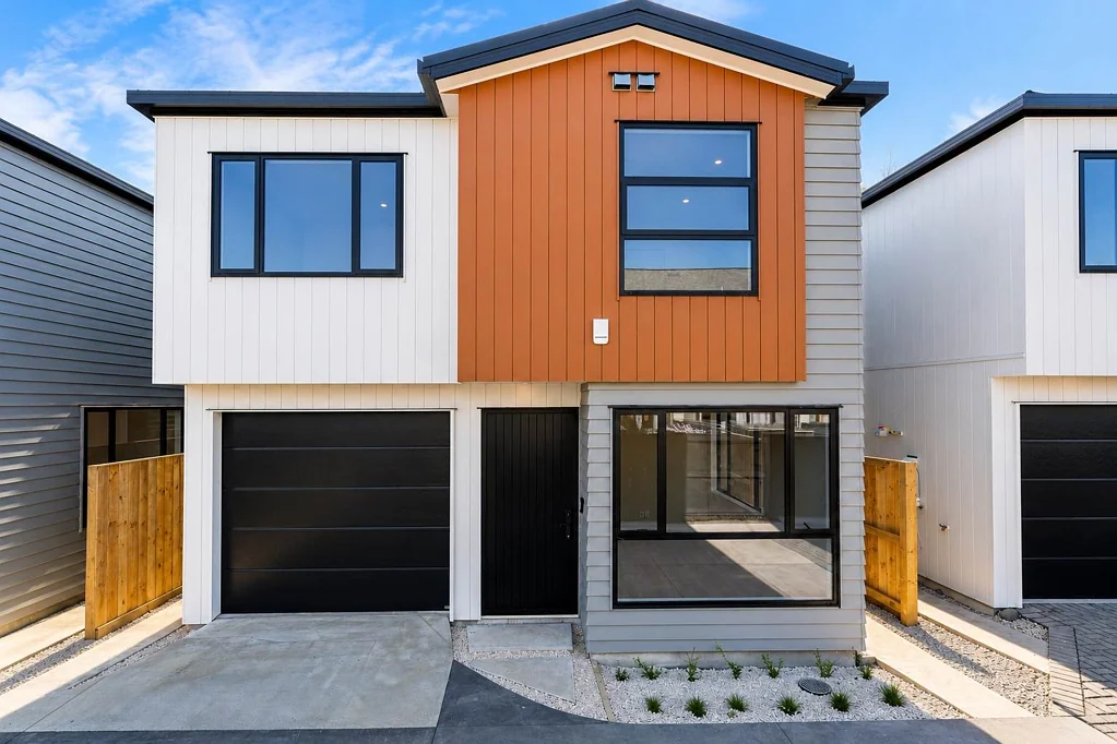 Te Atatu Peninsula 4chambre Standalone with double garage!