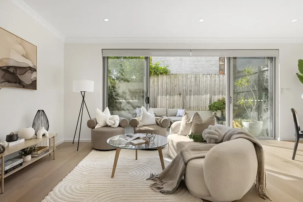 Rozelle 1બેડરૂમ Sun-Bathed Garden Apartment in a Boutique Block of 10 Positioned in a Prime Village Setting
