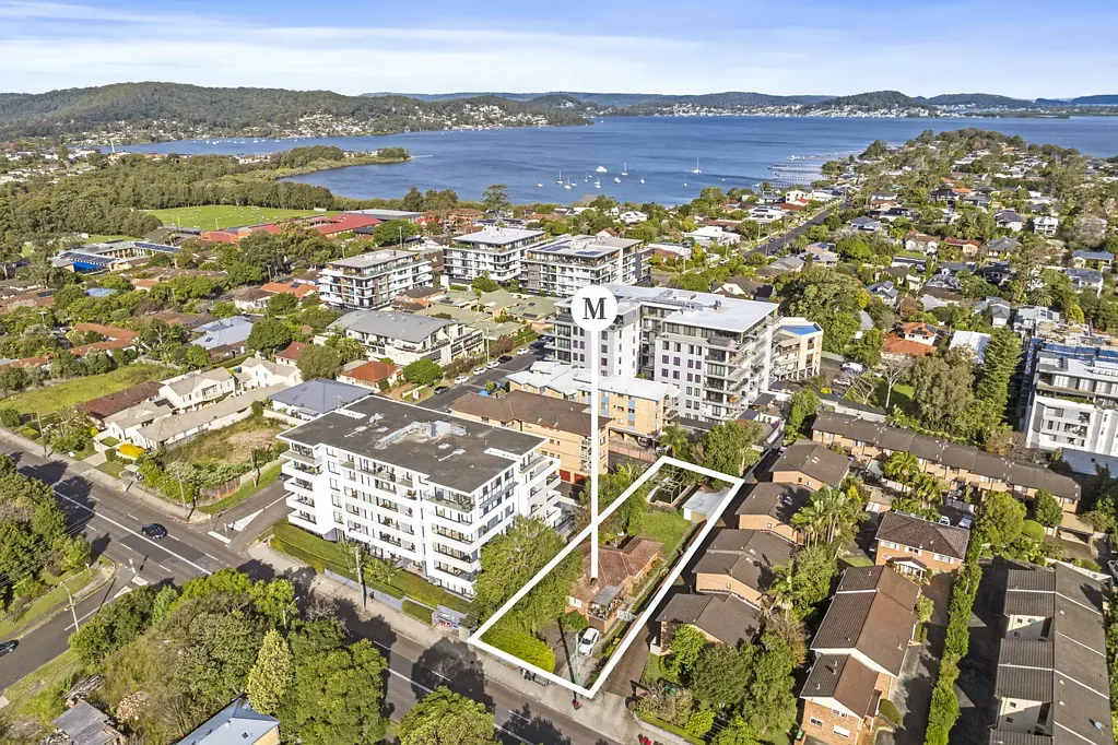 Point Frederick 4chambre Large development site moments to waterfront