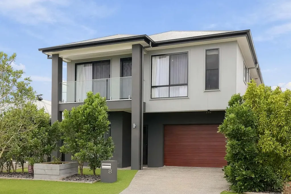 Newport 4Kwarto TURN-KEY FAMILY LUXURY WITH POOLSIDE PERFECTION